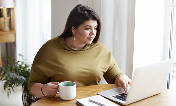 lady on laptop